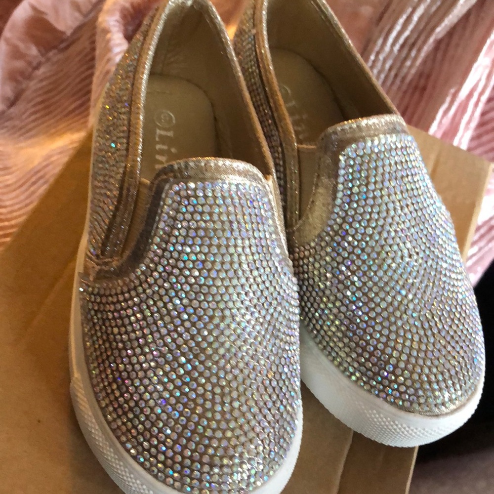 Kids NIB size 9 glitz champagne slip on shoes